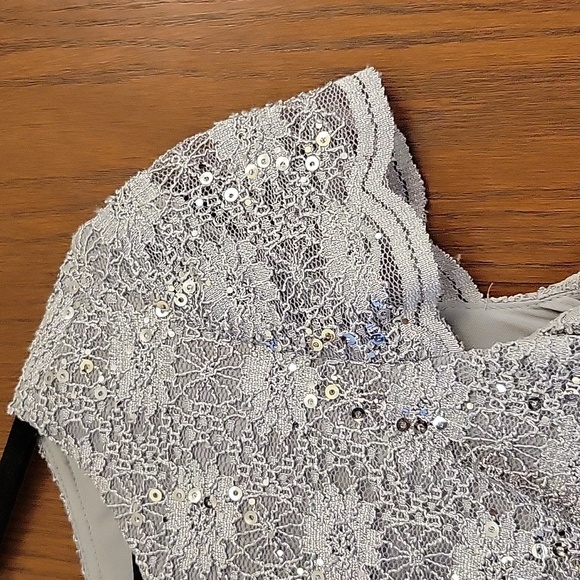 Dress - Picture 3 of 9